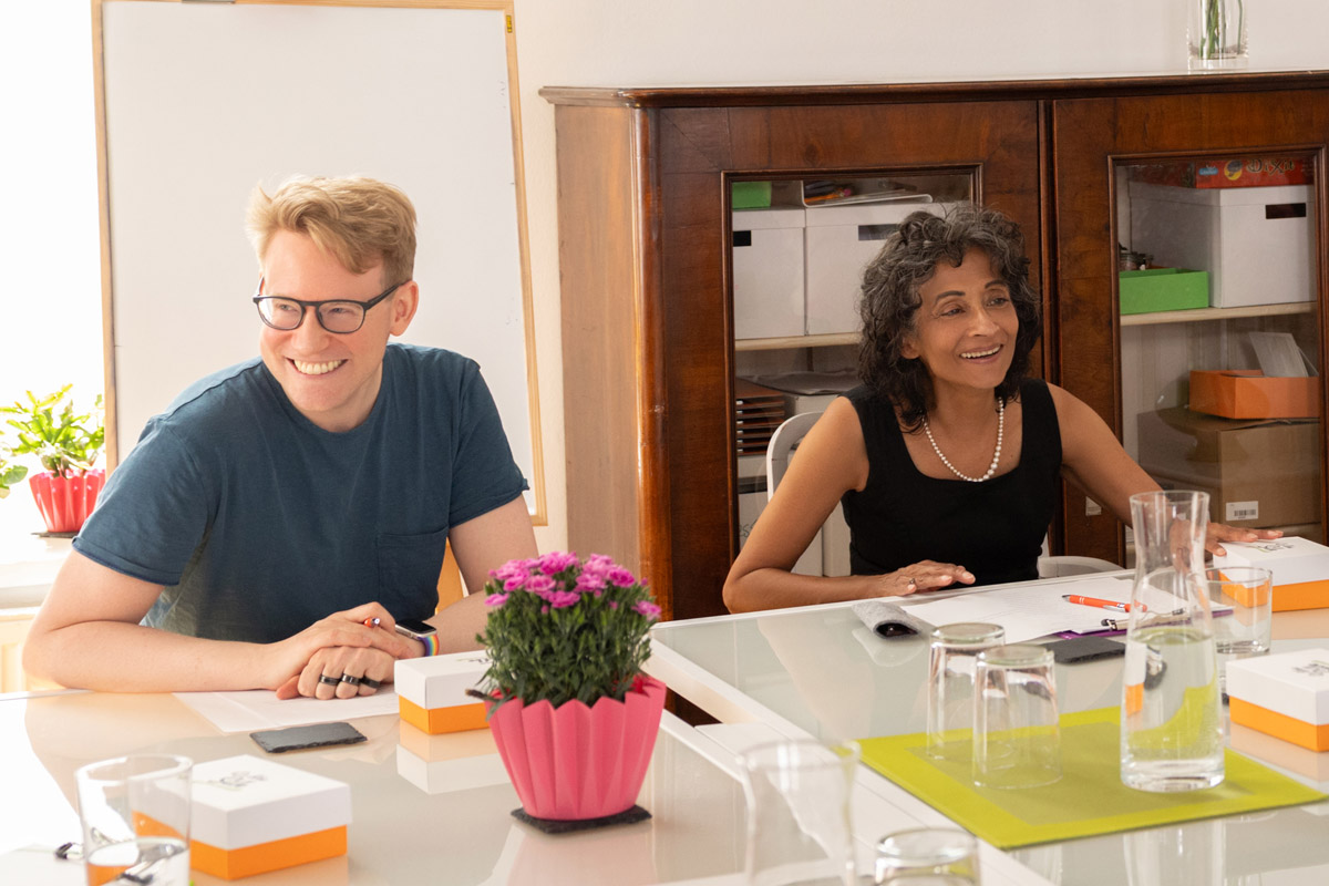 Michèle Cooke und Michael En, lachend, im Workshop.